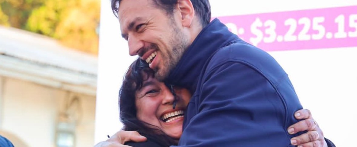 Foto del Alcalde Tomás Vodanovic en la piscina desata pasiones en Instagram