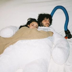 Selena Gómez confirma su romance con Benny Blanco