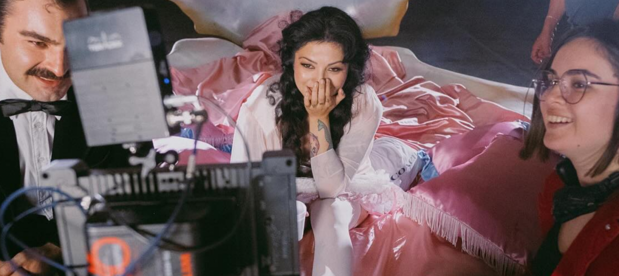 Mon Laferte genera ola de comentarios por su último videoclip:
