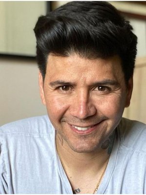 Feliz y enamorado: Edmundo Varas comparte nuevos registros junto a su pareja