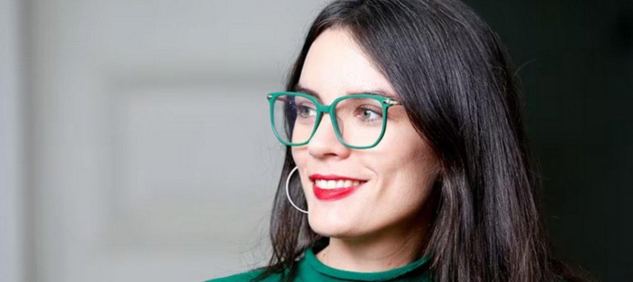 Ministra Camila Vallejo cambió de look: “Ahora si que no es broma”