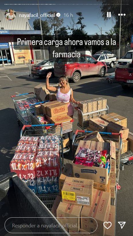 Historia de Instagram de Naya Fácil. En la imagen muestra los carros llenos con compras realizadas con el dinero que aportaron sus fanáticos