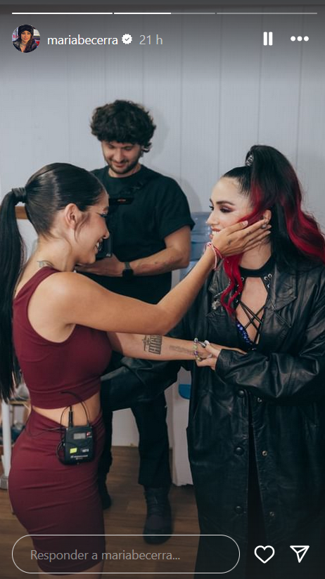 Pantallazo de la historia de María Becerra. En la foto la cantante aparece apoyando a Lali