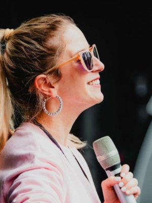 Begoña Basauri, Chiqui Aguayo, Macarena Tondreau y Carolina Paulsen acompañaron a Alison Mandel en Viña 2024