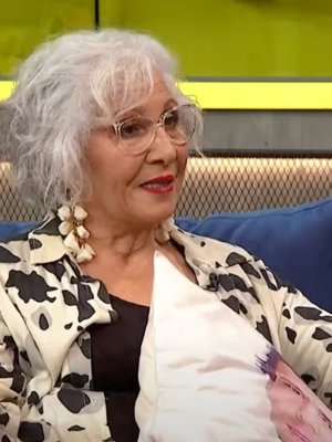 Teresita Reyes se niega a hablar de la acusación en contra de Cristián Campos