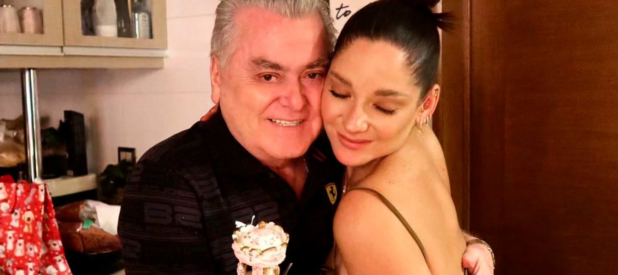 Kel Calderón presume el lujoso bolso de diseñador que le regaló su padre