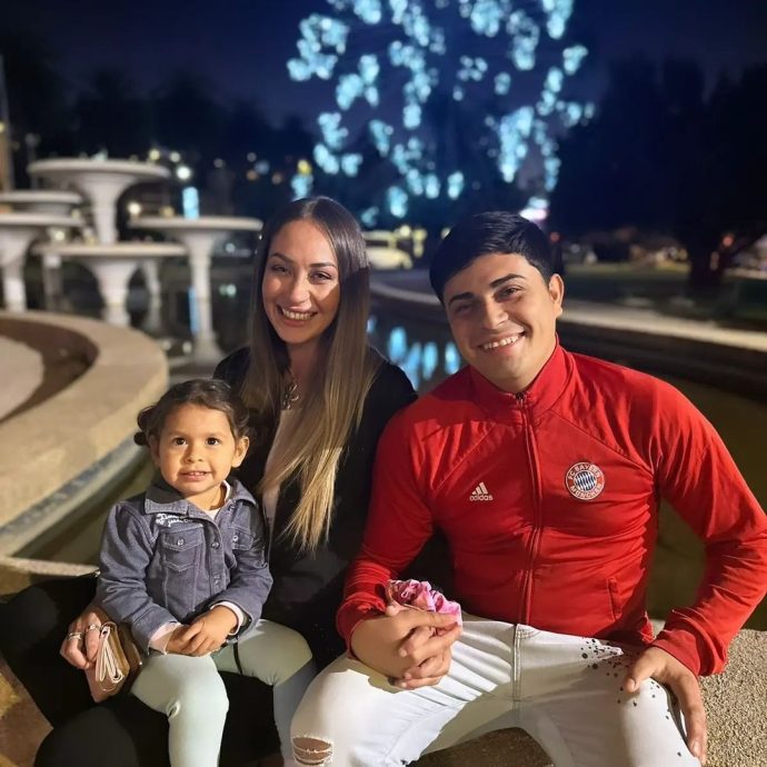 Ingrid Aceitón junto a su familia