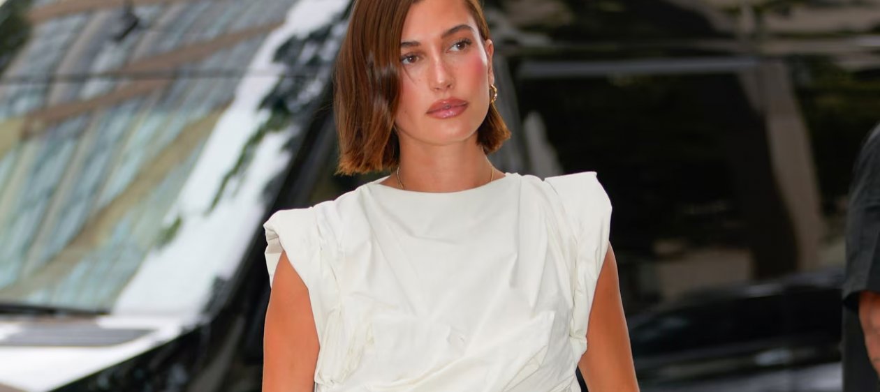 Hailey Bieber luce su pancita de embarazada en nuevas fotos