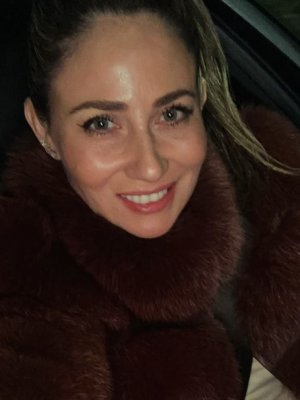 ¡Igualitas! Gissella Gallardo compartió una foto de la infancia y es igual a su mamá