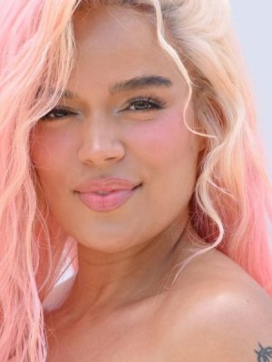 ¡Adiós al pelo rosado!: El impactante cambio de look de Karol G en los MTV Music Awards