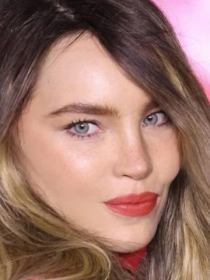 Belinda mostró cómo quedaron sus piernas tras caída en desfile de moda
