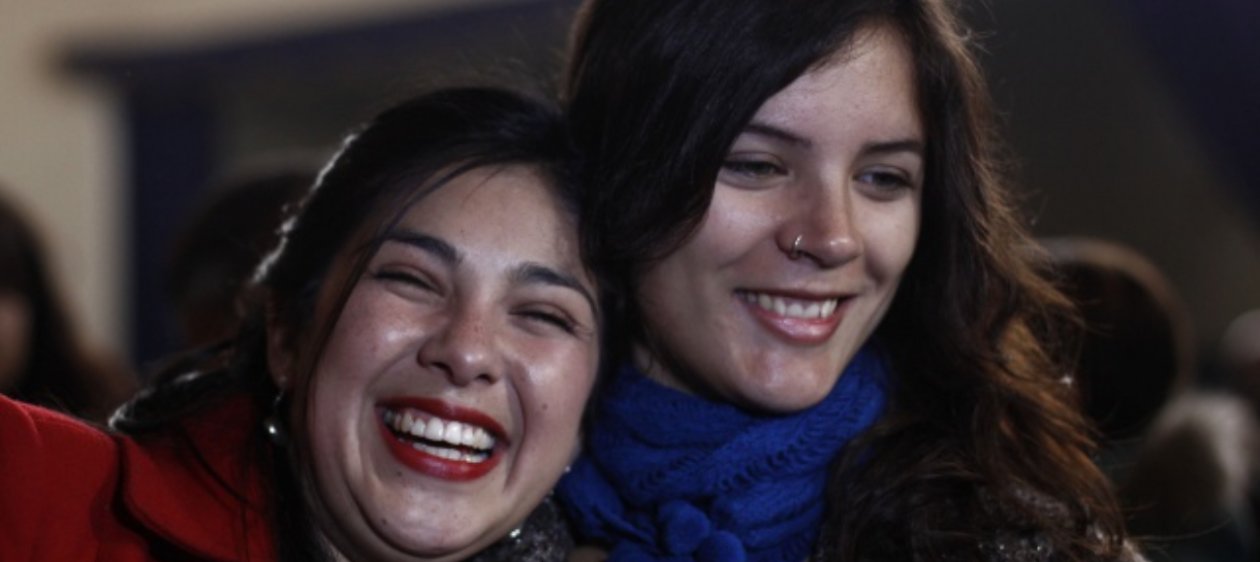 Karol Cariola compartió tierna fotografía junto a Camila Vallejo y sus avanzados embarazos