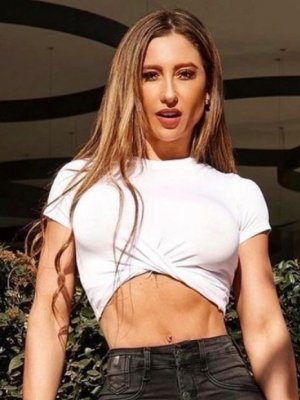 Nicole 