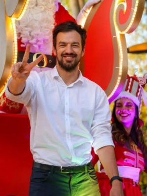¡El Viejito Pascuero de Maipú! Alcalde Vodanovic regala libros para los niños de su comuna