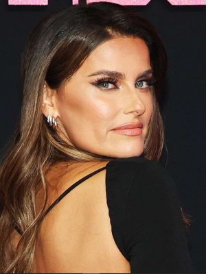 Nelly Furtado luce su cuerpo real a los 47 años: 