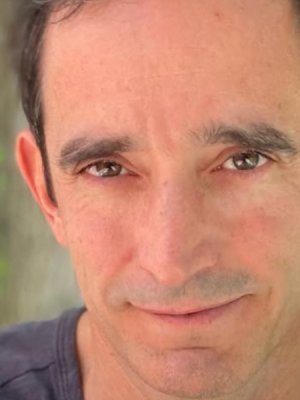 Nicolás Saavedra presentó oficialmente a su nueva pareja en Premios Caleuche 2025