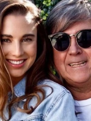 ¡Sufrió un pre infarto! Emeterio Ureta ni internado en la clínica pierde su estilo
