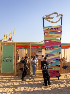 Dove se tomó el verano coloreando la belleza de todas las mujeres