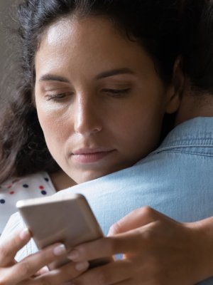 ¡La que puede, puede! Solteras saldrían con hasta 6 hombres a la vez