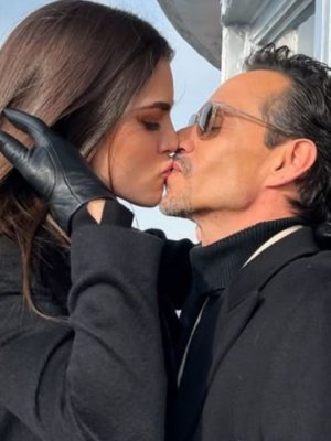 Marc Anthony y Nadia Ferreira protagonizan romántico momento en premios Lo Nuestro