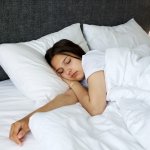 ¡Lo dice la ciencia! La razón por la que las mujeres necesitamos dormir más que los hombres