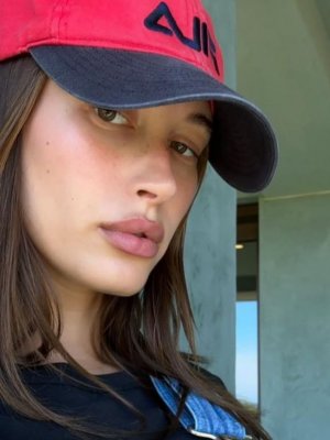 ¡Muchas la entenderán! El problema de salud que complica a Hailey Bieber
