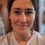 Belén Mora comparte honesta reflexión sobre la maternidad: "Es un caos bonito"