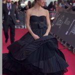 Daniela Ramírez deslumbra en la alfombra roja de los Premios Platinos 2025 en Madrid