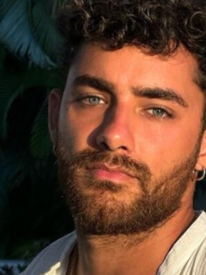 Austin Palao es fotografiado en actitud cariñosa con modelo peruana