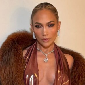 JLo sufre accidente en ensayo para los American Music Awards