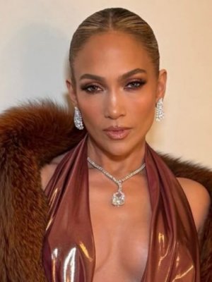 JLo sufre accidente en ensayo para los American Music Awards JLo sufre accidente en ensayo para los American Music Awards