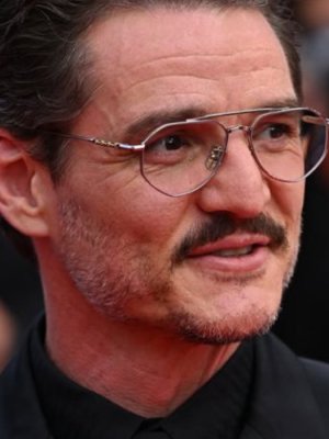 Pedro Pascal se lució junto a Emma Stone en alfombra roja de Cannes
