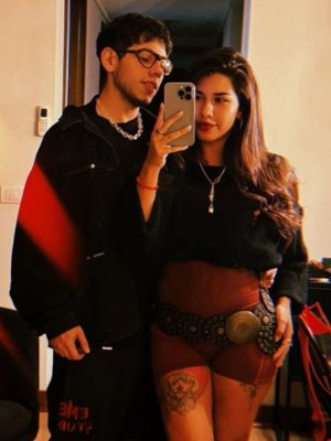 Pololo de Eskarcita reacciona a coqueteo de su pareja en Mundos Opuestos