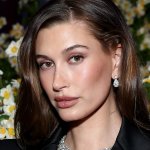Hailey Bieber firmó acuerdo con reconocida marca de maquillaje: "Me siento revitalizada, emocionada y más lista"