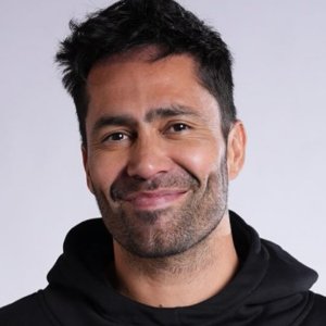 Aseguran que Luis Jiménez estaría coqueteando con compañera en Mundos Opuestos 3