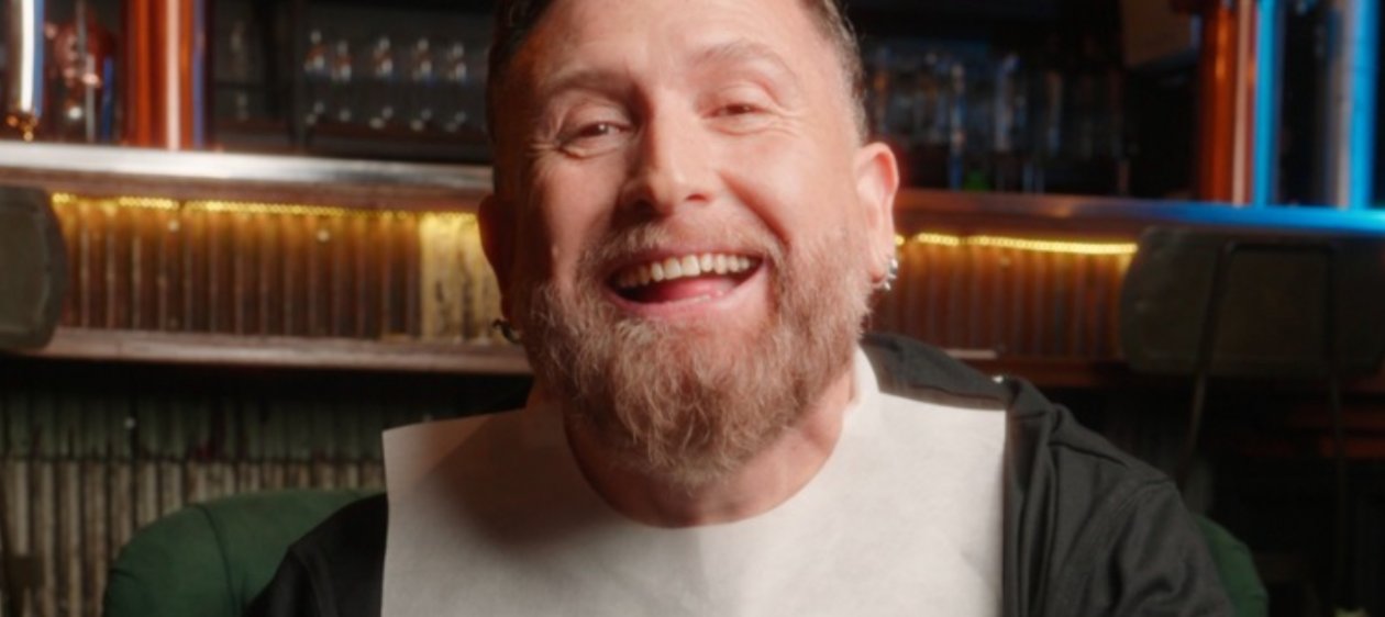 Comediante Juan Pablo López lanza su propia hamburguesa