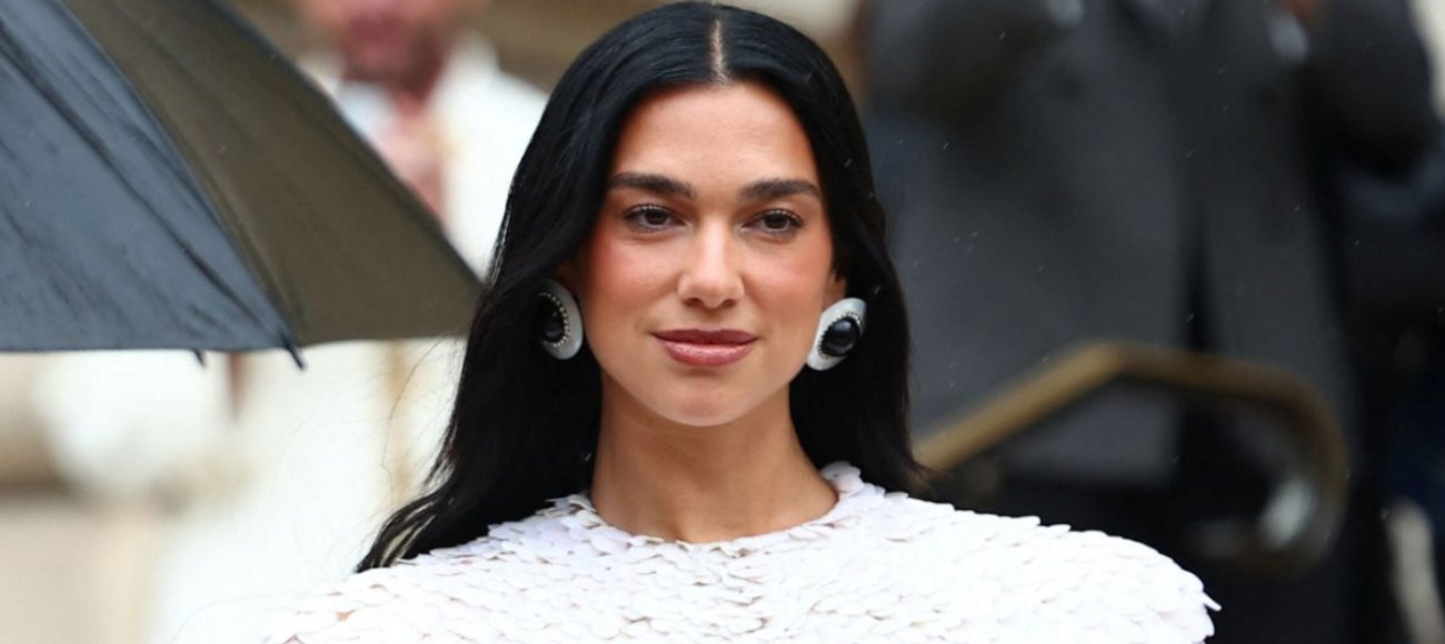 Dua Lipa, Cardi B y Karol G deslumbran en el desfile de Schiaparelli: Los mejores looks de la Alta Costura en París