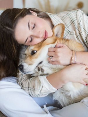 Belén Soto anuncia muerte de su perrito recién adoptado