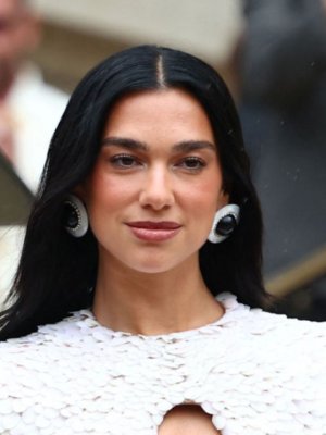 Dua Lipa, Cardi B y Karol G deslumbran en el desfile de Schiaparelli: Los mejores looks de la Alta Costura en París Dua Lipa, Cardi B y Karol G deslumbran en el desfile de Schiaparelli: Los mejores looks de la Alta Costura en París