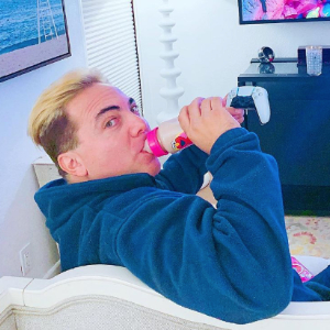 Cristián Castro y su peculiar apego a la infancia: sigue usando mamadera
