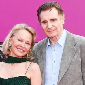 ¿Fue un engaño? Romance de Pamela Anderson y Liam Neeson era sólo marketing