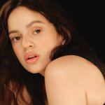 ¡Igual que su ex! Rosalía se convierte en la nueva musa de la moda
