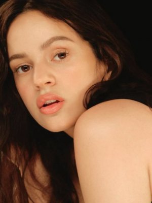 ¡Igual que su ex! Rosalía se convierte en la nueva musa de la moda