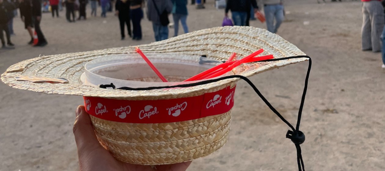 La nueva locura dieciochera: piscola servida en chupalla