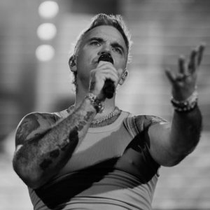 ¿Igual que Súper Taldo? Robbie Williams confiesa que padece Síndrome de Tourette