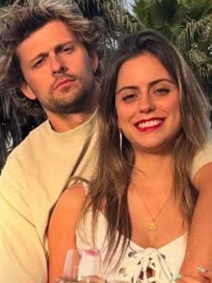 Joaquín Méndez y su pareja revelan las opciones de nombres para su guagüita en camino