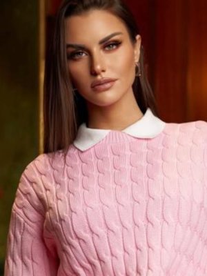 Emilia Dides se lanzó al mundo de la moda con su primera colección de ropa