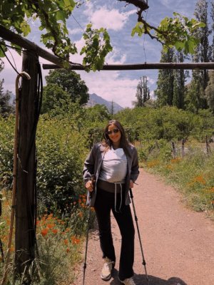 Meli Noto comparte su vida postparto en el Cajón del Maipo: “Usé bastones para bajar de la casa