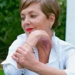 ¡Se cayó! Fran García Huidobro sufrió accidente en el aeropuerto al volver de Lima