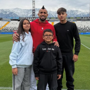 Arturo Vidal compartió su emoción tras el accidente vehicular de sus hijos